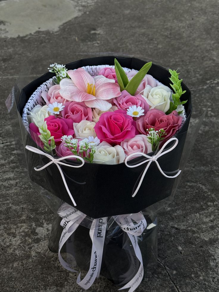 🌸🖤 HOA SÁP MIX TONE HỒNG – GIẤY ĐEN SANG TRỌNG 🖤🌸